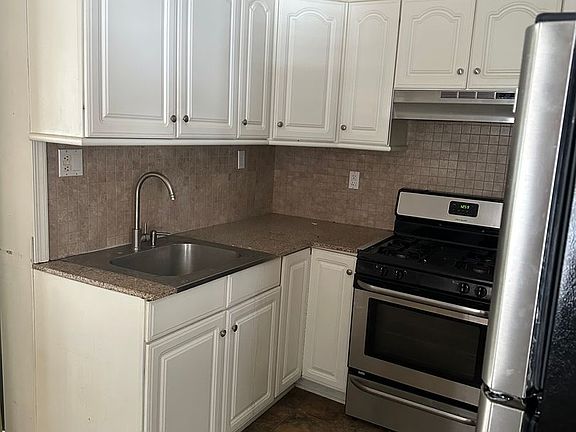 3rd image of 2056 N Sherman St