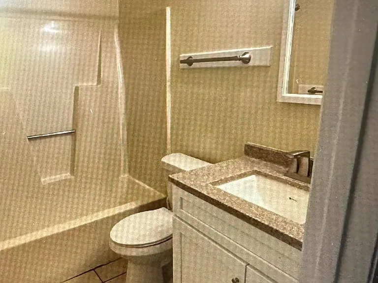 811 Varsity Dr — Photo 7