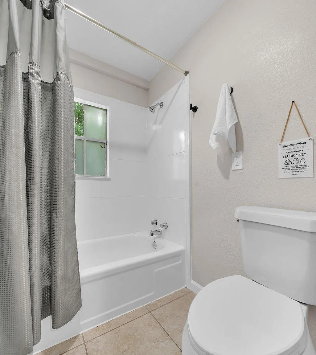 3 bed, 1.0 bath, 840 sqft, $776 — Photo 4