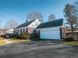 21 Richards Grove Rd, Quaker Hill, CT 06375