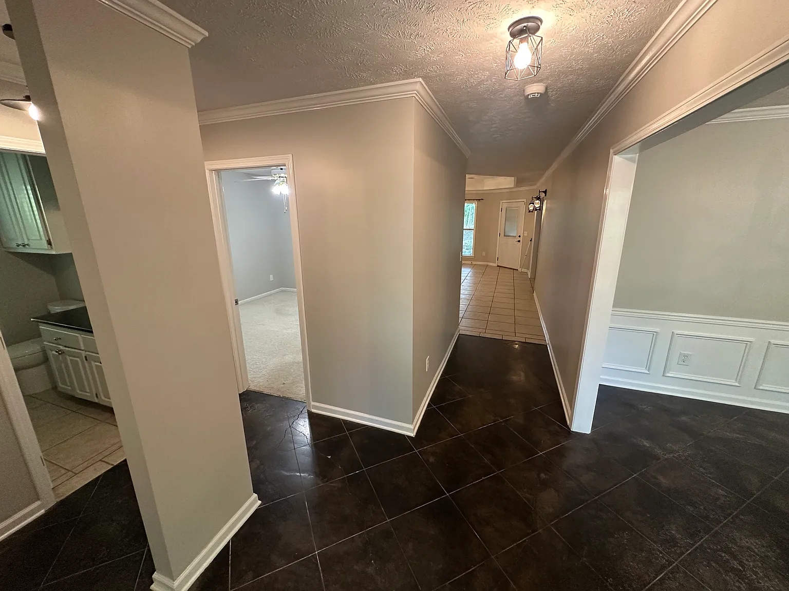 3 bed, 1728 sqft, $2,350 — Photo 4