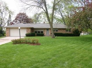 16725 Willow Ridge Ln, Brookfield, WI 53005