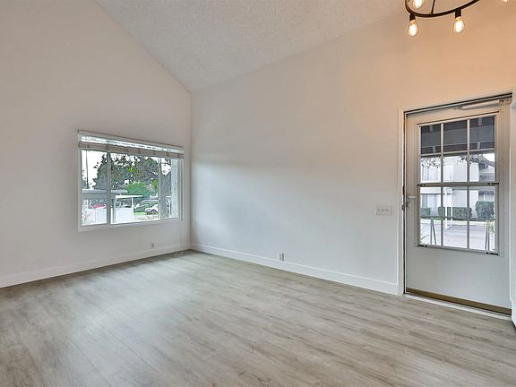 5th image of 10872 Lamentin Ct