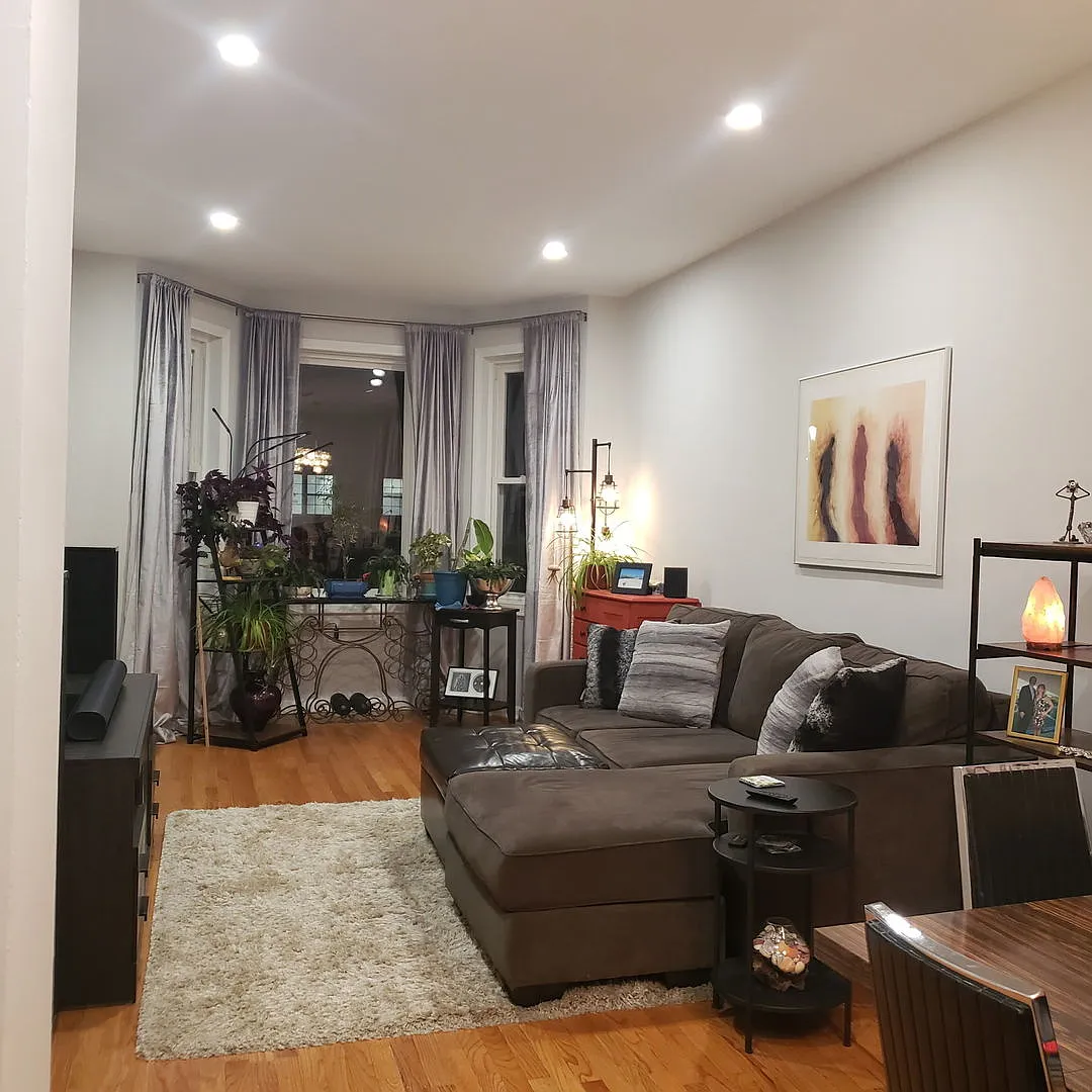 Building Photo - 2437 W Ainslie St #1F