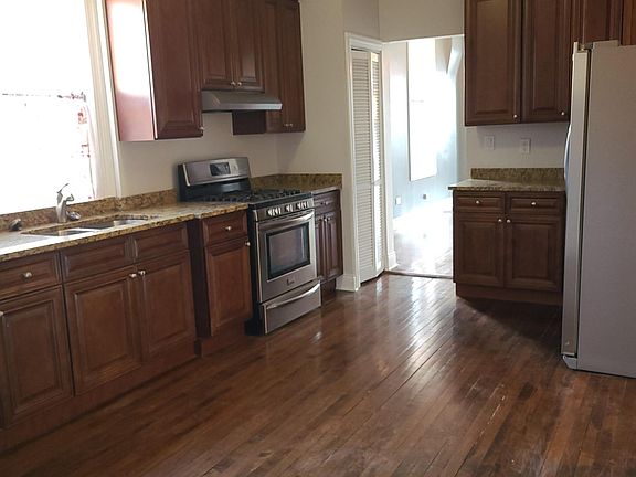 3rd image of 2030 W Chicago Ave #2