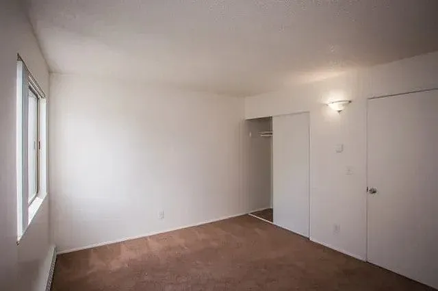 Sawyer Pointe Apartments — Photo 37