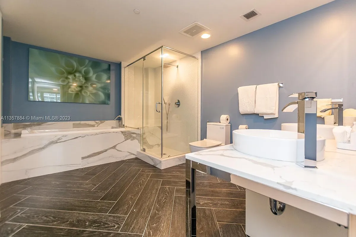 Building Photo - 485 Brickell Ave #2302