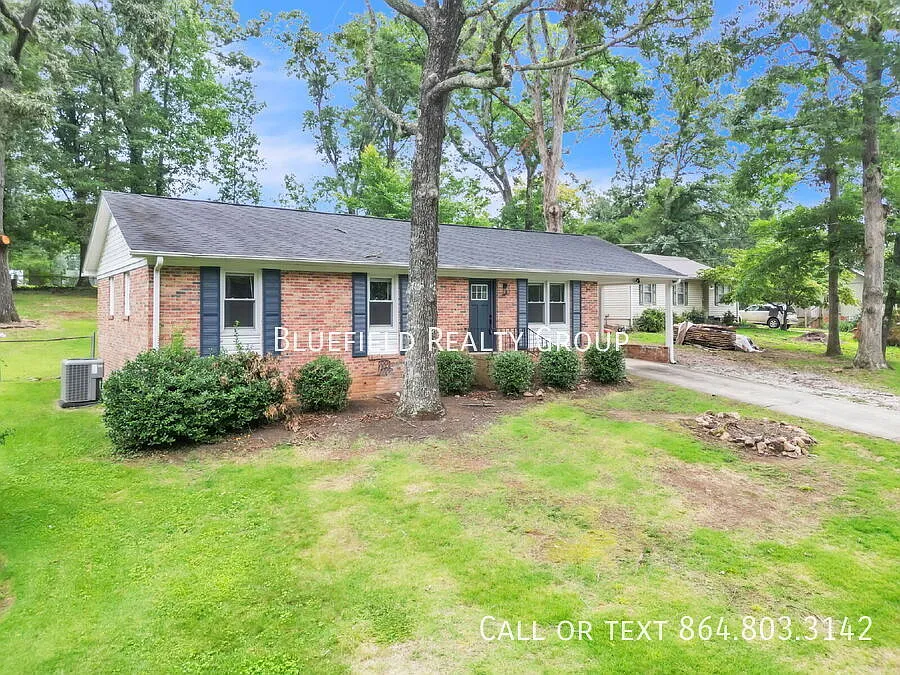 3 bedroom | 2 bath | Modern Updates & Spacious Fenced Yard $1,950/mo rent — Photo 2