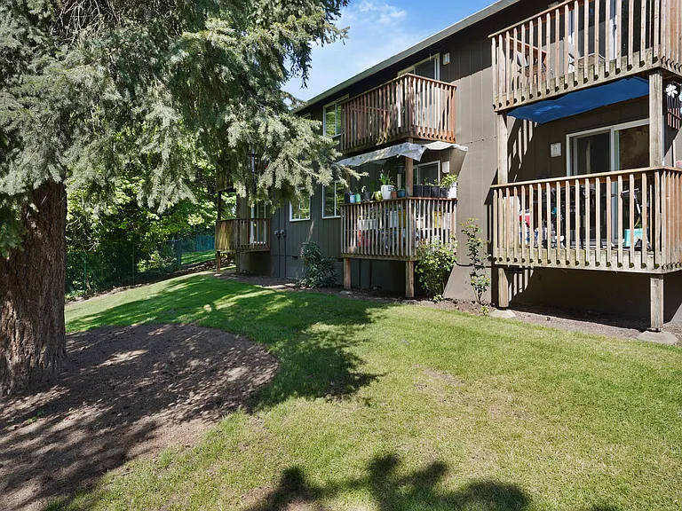 Maple Knoll Apartments — Photo 32