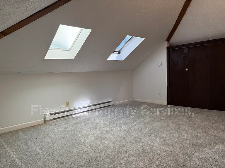229 W Allen St — Photo 13