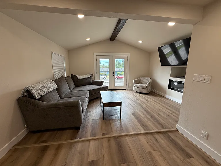 2833 Sherman Ave — Photo 6