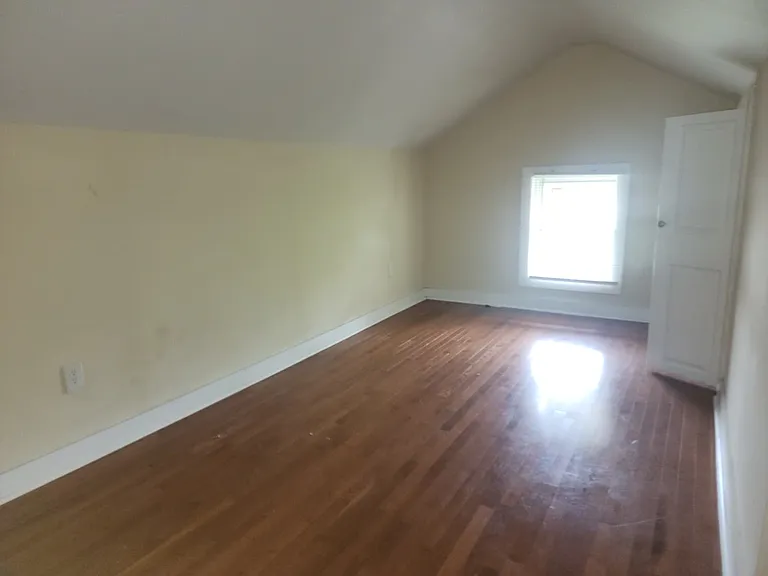 133 Hobart St #B — Photo 9