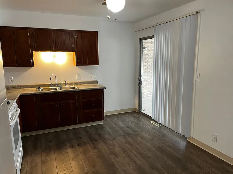 2111 Avalon Cir #2111 — Photo 4