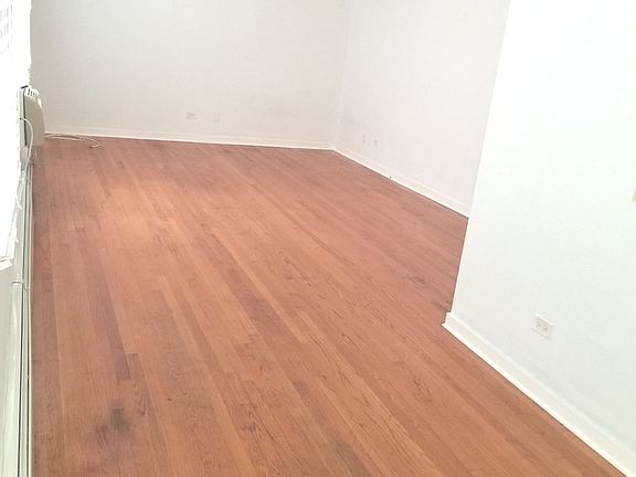 2nd image of 5950 N Kenmore Ave APT 504