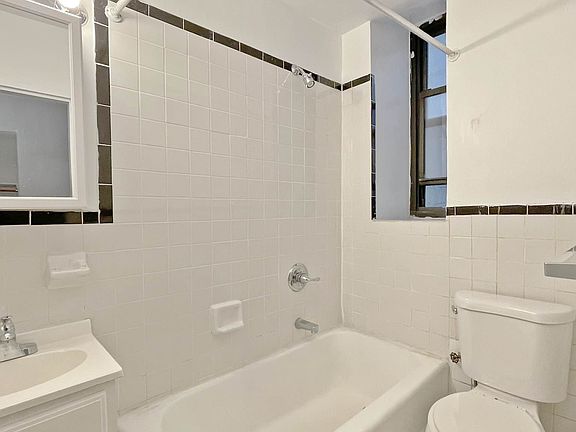 4th image of 11 E 32nd St Floor 7