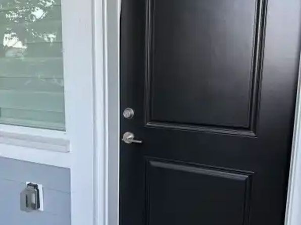 3 bedroom rental in Surrey — photo 3