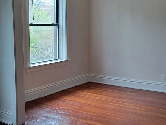 4th image of 1154 W Morse Ave #3
