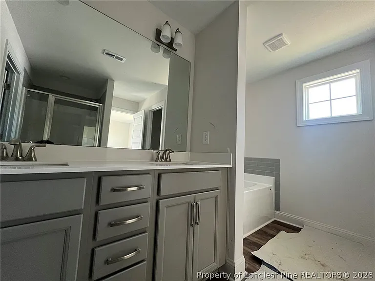 229 Brickendon Ln #324 — Photo 12