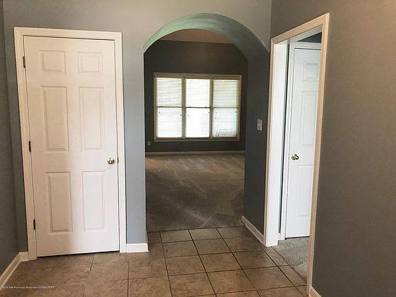 4th image of 3875 Park Creek Dr