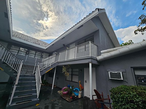 4th image of 913 NE 18th Ave #129