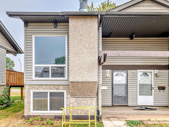 2nd image of 8 Northwoods Vlg NW