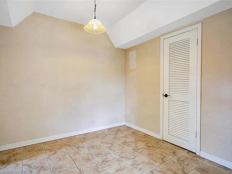 2117 E Esther St — Photo 11