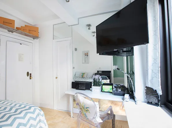 150 West 51st Street image 3 of 9