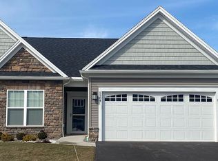 5984 Redfield Dr, Farmington, NY 14425