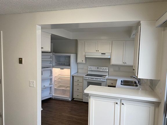 2nd image of 901 Peninsula St APT 10