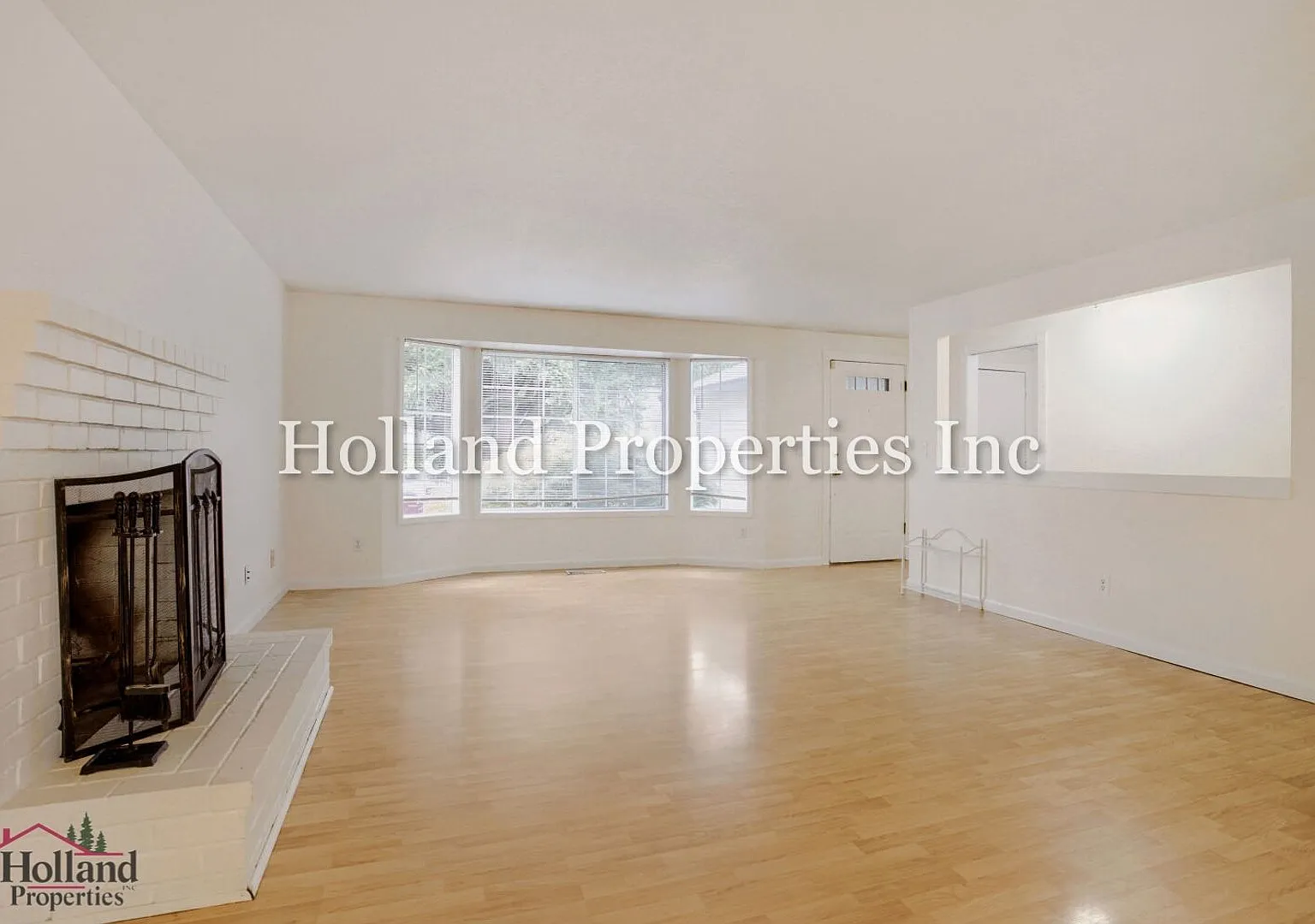 Upgraded Tigard Home with 2-Car Garage & Summerlake Park Nearby — Photo 4