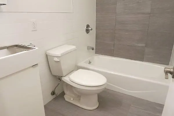 Rented by Manhattan Best Realty, Inc. | media 22