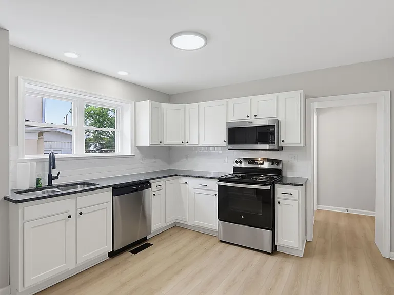 837 Virginia Ave — Photo 7