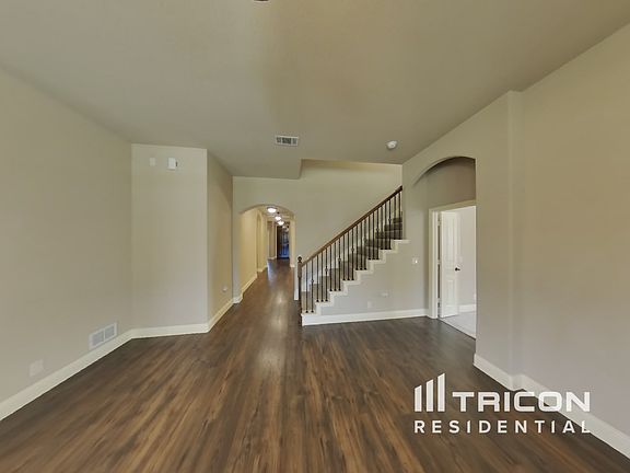3rd image of 1120 Marigold Dr