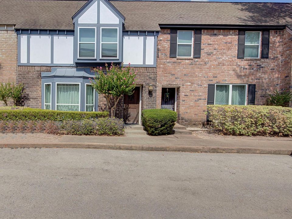 1st image of 840 Threadneedle St E #208