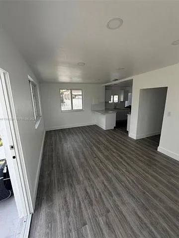 2 bed, 1.0 bath, 1567 sqft, $2,800 — Photo 4