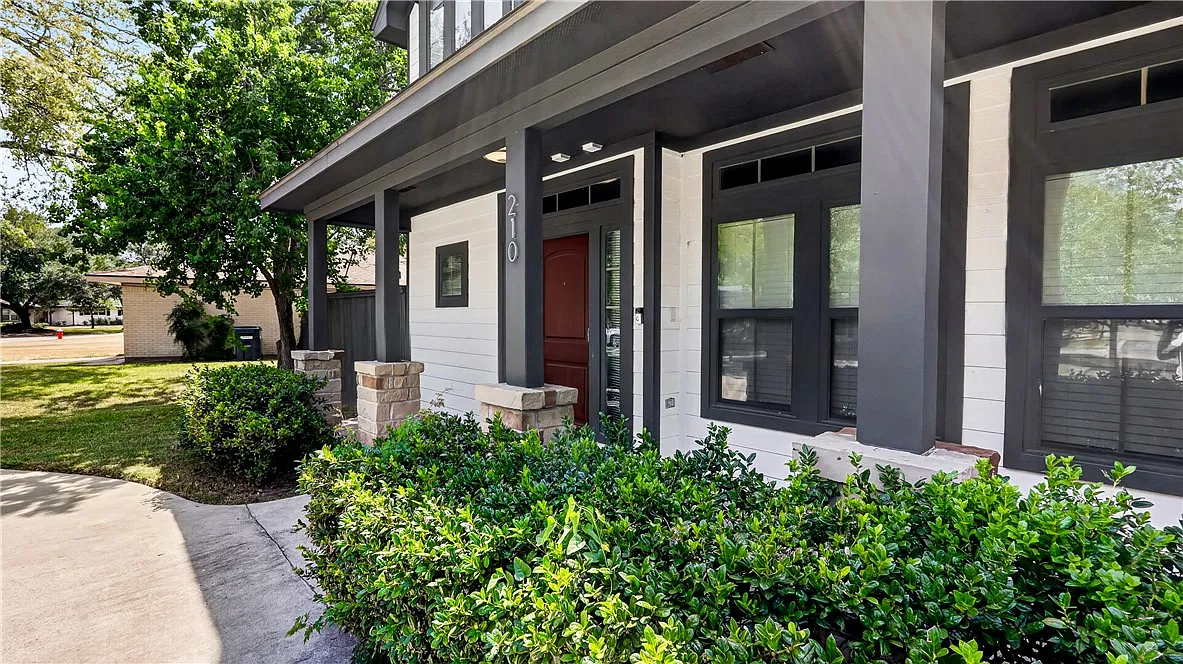 5 bed, 5.5 bath, 1959 sqft, $6,500 — Photo 3