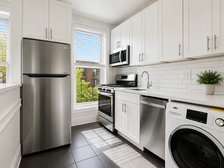 272 Smith St #4F — Photo 3