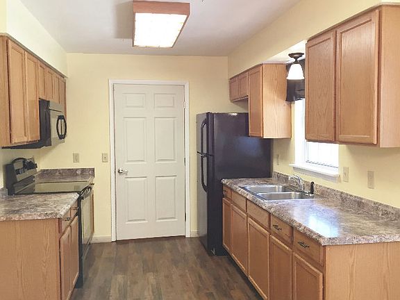 2nd image of 165 SW Daytona Way
