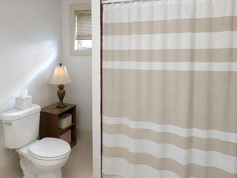 2826 Poplar St #2 — Photo 12