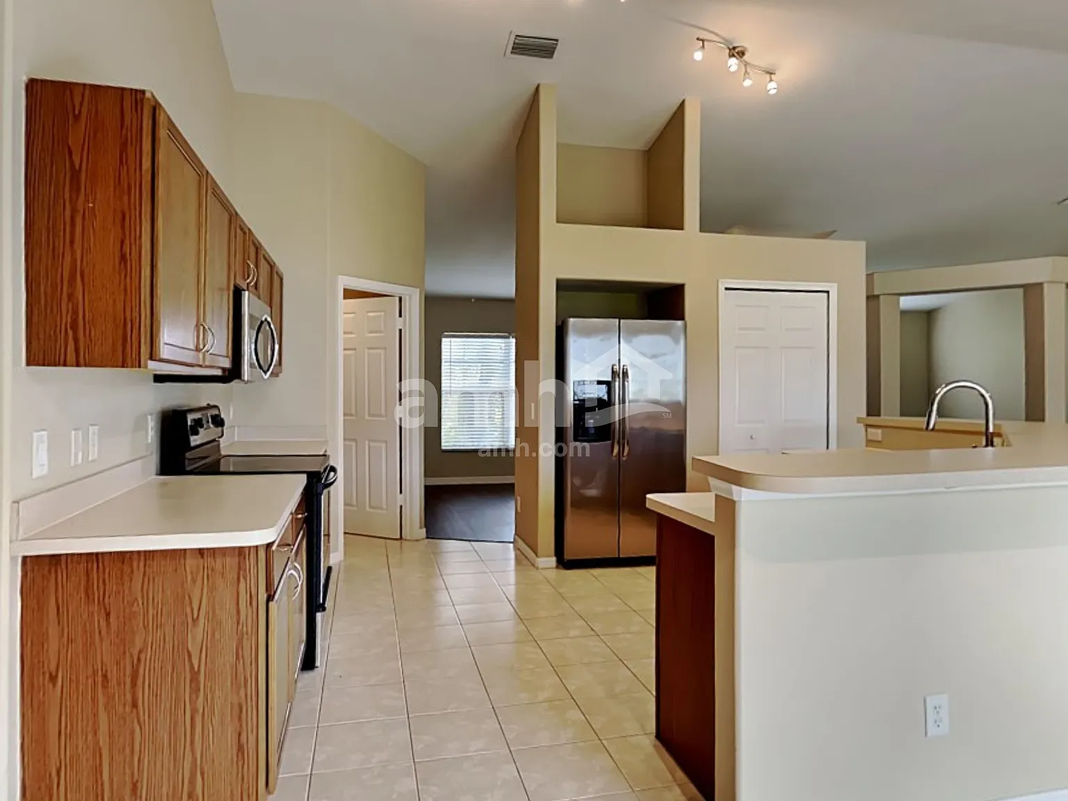 4 bed, 2.0 bath, 2236 sqft, $3,005 — Photo 3