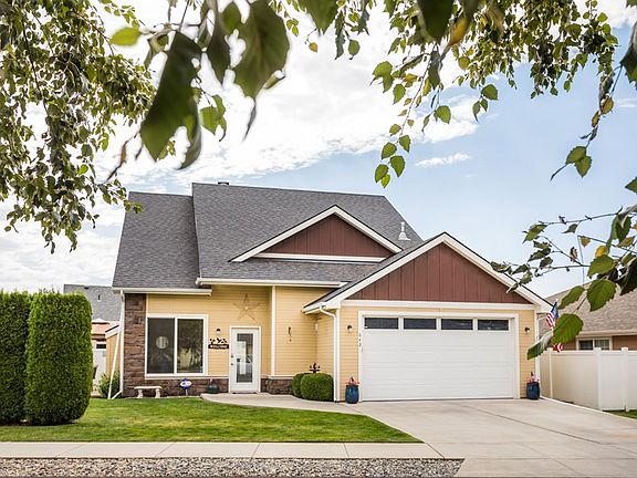 2nd image of 642 SE Magnoni Dr
