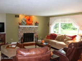 402 W 4th St, Constantine, MI 49042