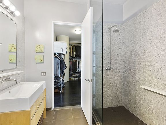 5th image of 2728 Thomson Ave Unit 328