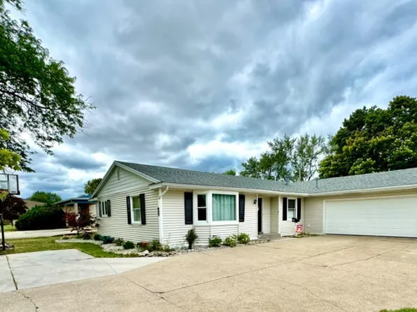 812 Jefferson St, Pt Clinton, OH 43452