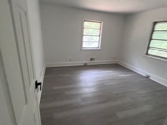 3rd image of 312 Davis Park Rd #B