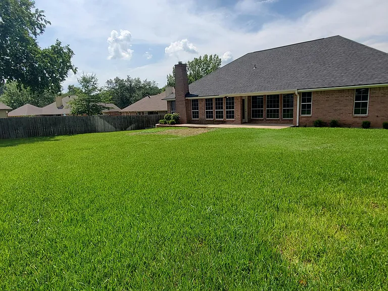 18257 Springmill Ct — Photo 44