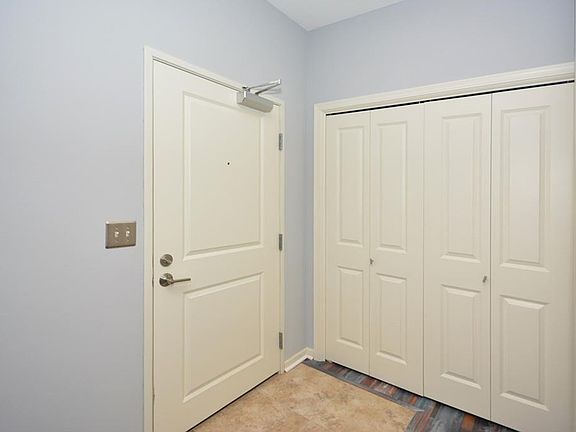 5th image of 6350 Coachlight Dr Unit 1108