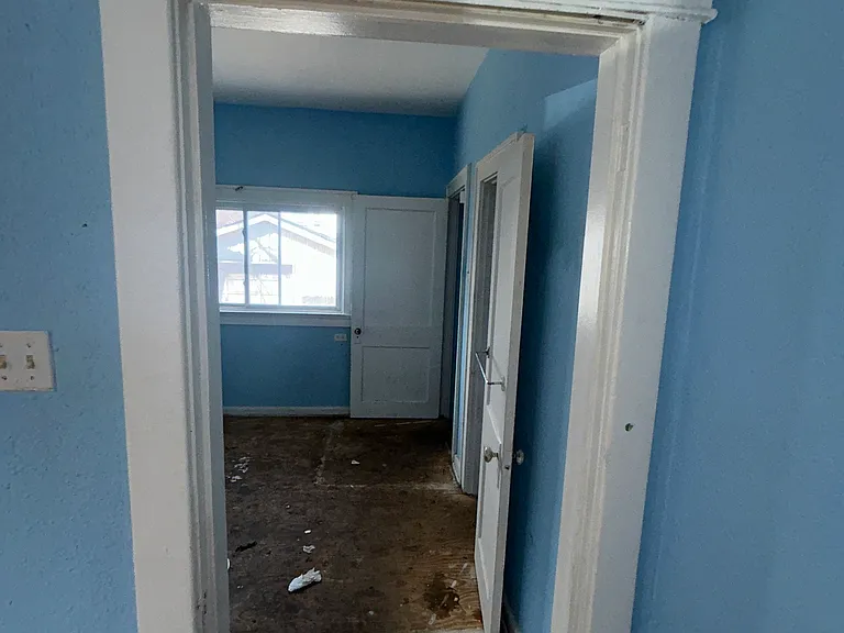 2345 Iowa St — Photo 32