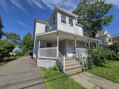 240 Maple St #2 Photo 1
