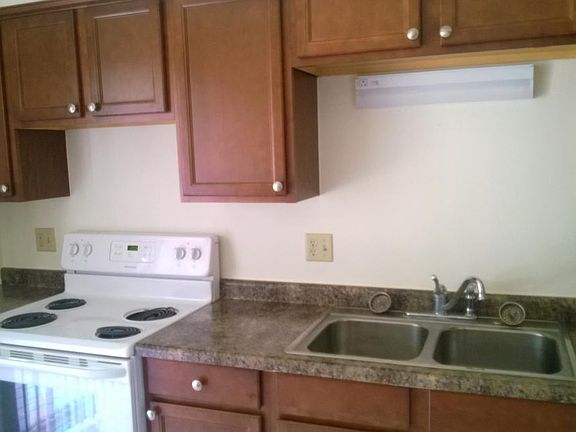 Nice double sinks Plenty of cupboards